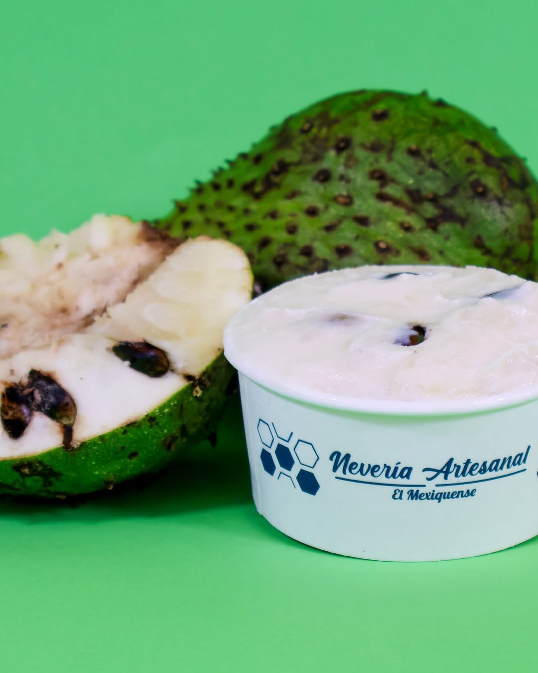 Nieves artesanales servidas